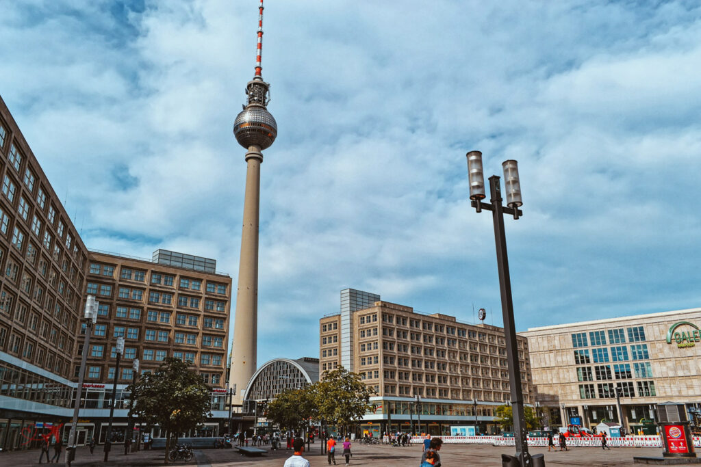Berlin-Alexanderplatz-mit-dem-Funkturm-scaled